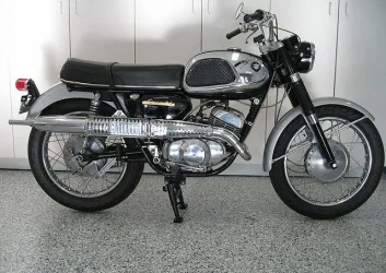 640px-1967-Suzuki-X6-Hustler-Scrambler-Black-1295-0.webp